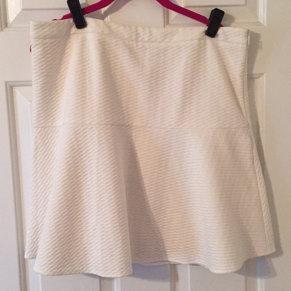 NWT LOFT cream lined size zip skirt. Size L tall. - Picture 1 of 5